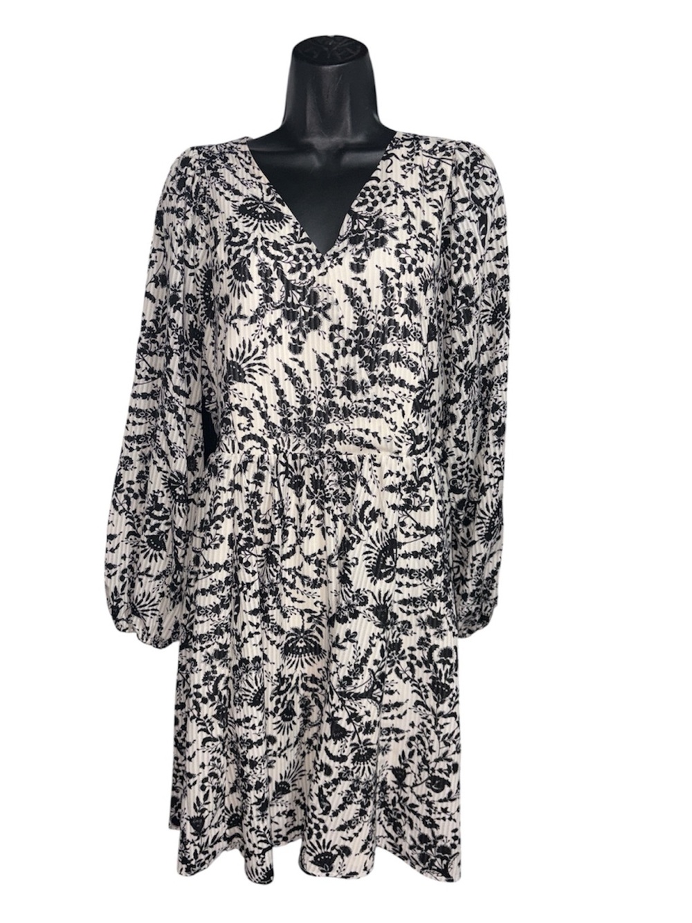 REITMAN’S Long Sleeve Lined V Neck Dress